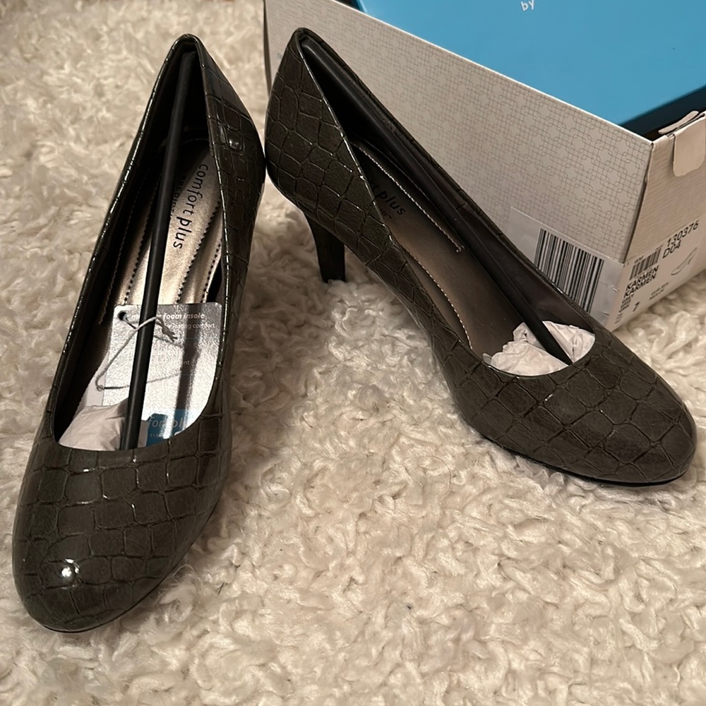 Grey 3” heels - Size: 7